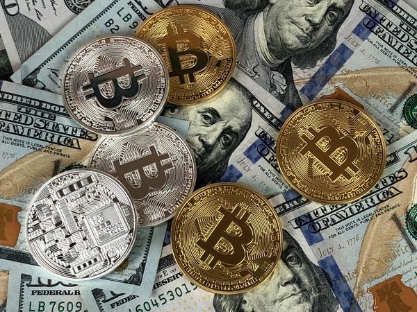 Fee and timing conditions for a crypto exchange route